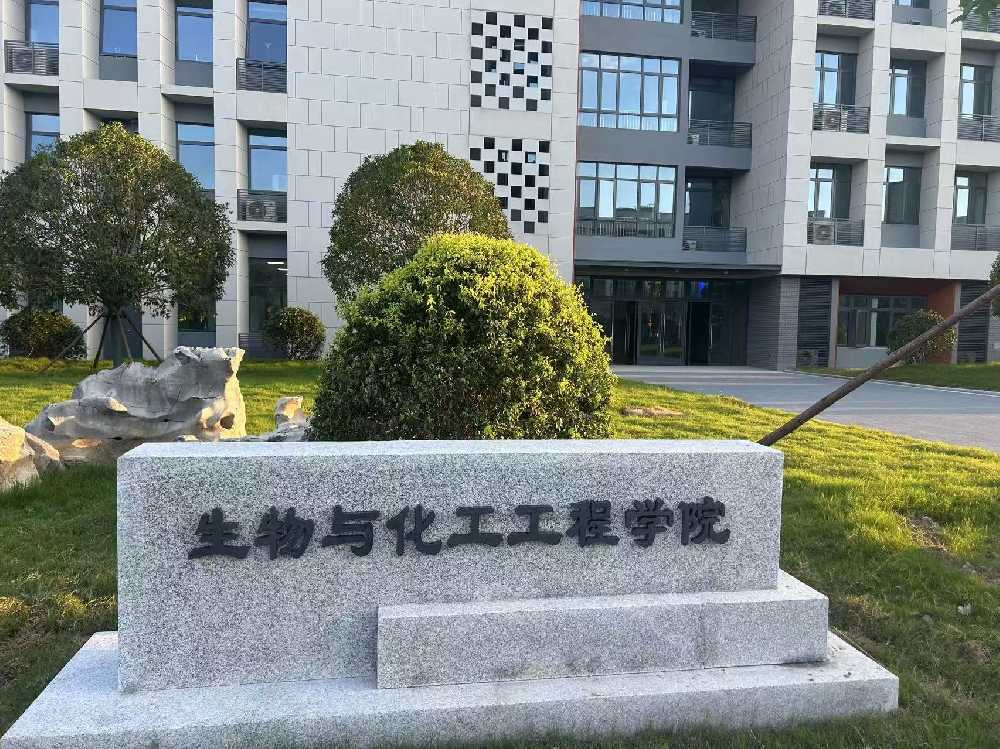 平坝区扬州职业大学体育场高杆灯项目
